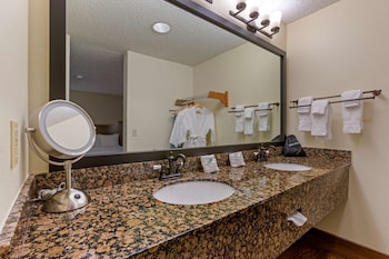 Suite, 1 King Bed, Non Smoking, Jetted Tub (2nd Floor)