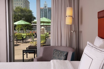 Room, 2 Queen Beds, Poolside