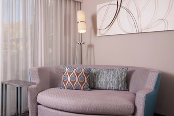 Room, 2 Queen Beds, Hearing Accessible (Accessible Bathtub)