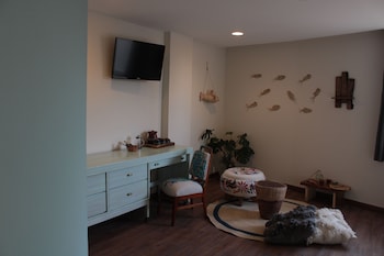 Upgrade to B Urban King Bed
