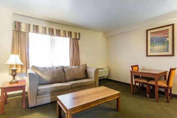 Suite, 1 King Bed with Sofa bed, Non Smoking
