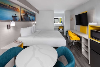 Deluxe Room, 1 King Bed, Non Smoking