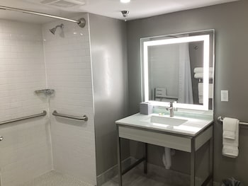 Room, 2 Double Beds, Non Smoking (Mobility Access, Roll-in Shower)