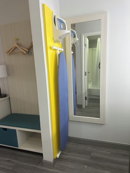 Deluxe Room, 1 King Bed, Non Smoking