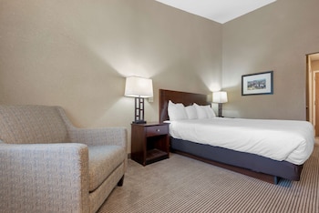 Standard Room, 1 King Bed, Accessible, Bathtub