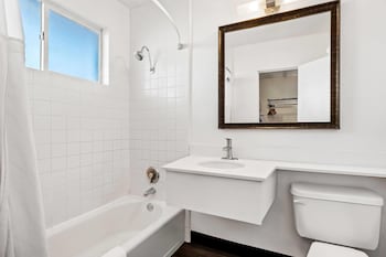 Deluxe Room, 2 Queen Beds, Non Smoking