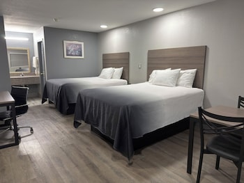 Room, 2 Queen Beds, Smoking