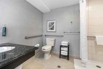 Classic Room, 2 Queen Beds, Accessible (Roll-in Shower)