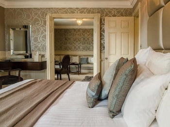 Cliff Suite