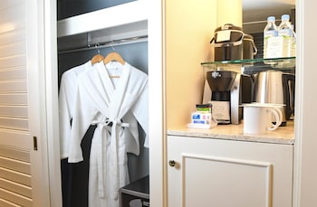 Junior Suite, 1 King Bed (Main)