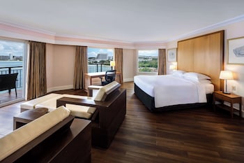 Premier Suite with Lounge Access