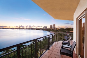 Presidential Suite with Lounge Access