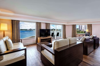 Premier Suite with Lounge Access