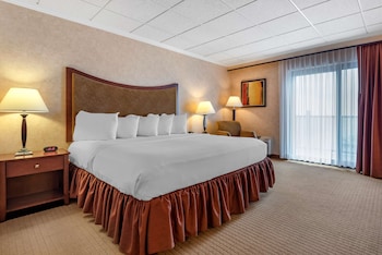 Superior Room, 1 King Bed, Balcony, Lake View