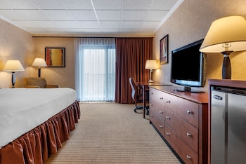 Superior Room, 1 King Bed, Balcony, Lake View