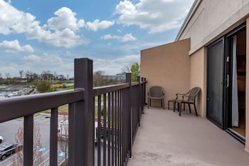 Superior Room, 1 King Bed, Balcony, Lake View