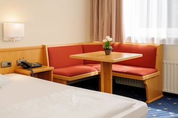 Standard Room, 1 Queen Bed