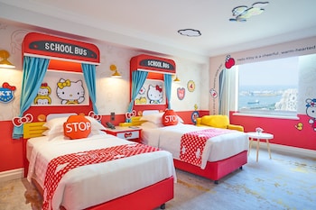 Hello Kitty Superior Twin-Harbor View