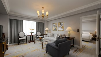 Deluxe Suite, 1 King Bed, City View
