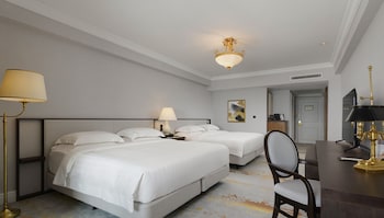 Premium Family Room with Harbor View