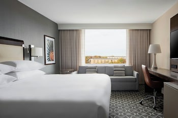 Executive Room, 1 King Bed with Sofa bed, Tower (Mobility Accessible, Tub)