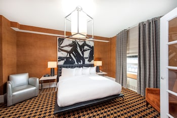 Junior Suite, 1 King Bed with Sofa bed