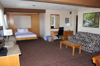 Premier Studio Suite, 2 Queen Beds, Non Smoking, Ocean View
