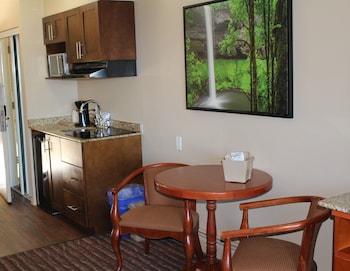 Deluxe Studio Suite, 1 King Bed, Non Smoking, Ocean View