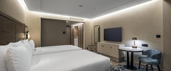 Two Double Beds Executive Room - City View