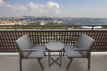 Two Double Beds Deluxe Room - Bosphorus View