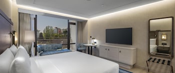 King Deluxe Room - City View