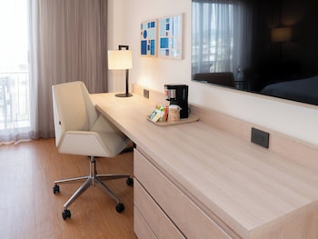 Standard Room, 2 Queen Beds, Ground Floor