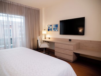 Standard Room, 1 King Bed, Ground Floor