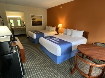 Standard Room, 2 Queen Beds, Smoking