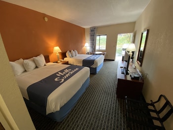 Standard Room, 2 Queen Beds, Smoking