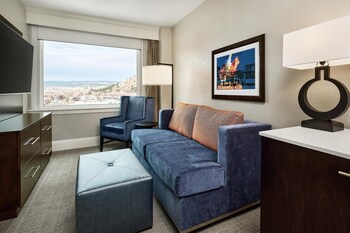 Suite, 1 King Bed (with Sofa)
