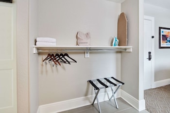 Suite, 1 King Bed (with Sofa)