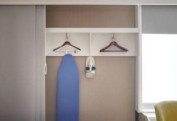 Standard Room, 1 King Bed, Accessible (Mobility & Hearing, Roll-in Shower)