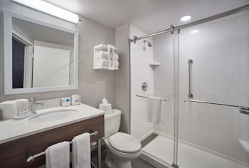 Room, 1 King Bed, Accessible (Hearing)