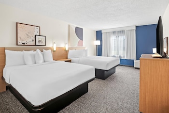 Room, 2 Queen Beds, Accessible, Bathtub (Mobility & Hearing)