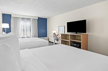 Room, 2 Queen Beds, Accessible, Bathtub (Mobility & Hearing)