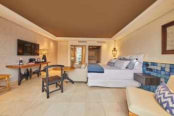 Junior Suite (Preferred Club, 2 Adults + 1 Child)