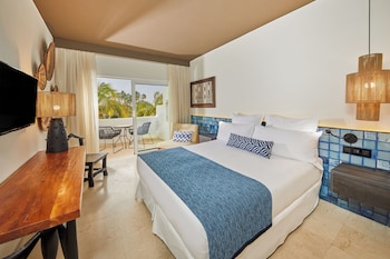 Double Room, Balcony, Pool View (2 Adults + 1 Child)
