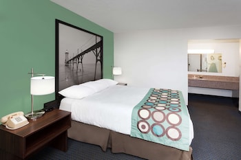 Suite, 1 Queen Bed, Non Smoking (One Bedroom, 1st Floor, Exterior)
