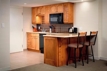 Studio Suite, 1 King Bed with Sofa bed (Kitchenette)