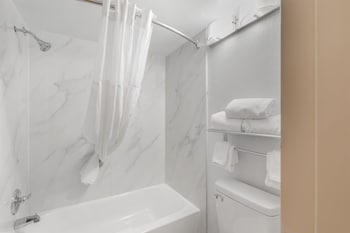 Standard Room, 1 King Bed, Non Smoking, Refrigerator & Microwave, Exterior Access