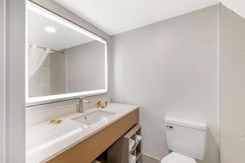 Standard Room, 2 Queen Beds, Non Smoking, Refrigerator & Microwave, Exterior Access