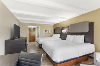 Standard Room, 2 Queen Beds, Non Smoking, Refrigerator & Microwave, Exterior Access