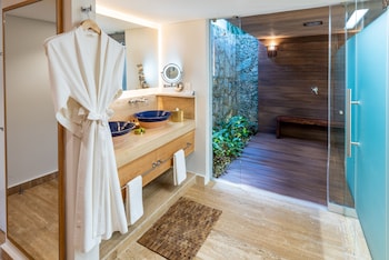 Premium Room, 2 Queen Beds (Seafront, Outdoor Shower)