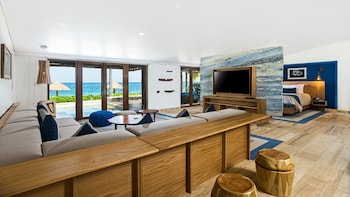 Suite, 1 King Bed (Reef, Beach Access)